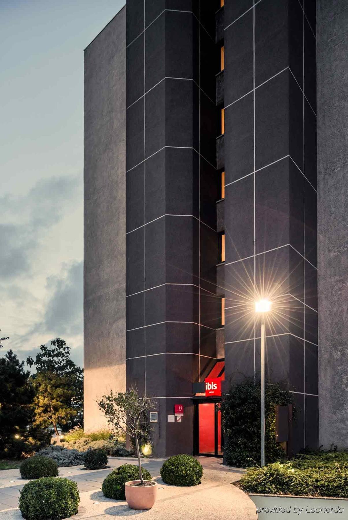 Ibis Paris 3*